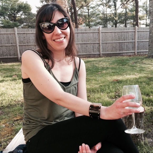 Meet your Posher, Lindsey - Picture 2 of 3